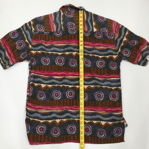 Guess Men's Geometric Abstract Button Down Shirt - Picture 4 of 4